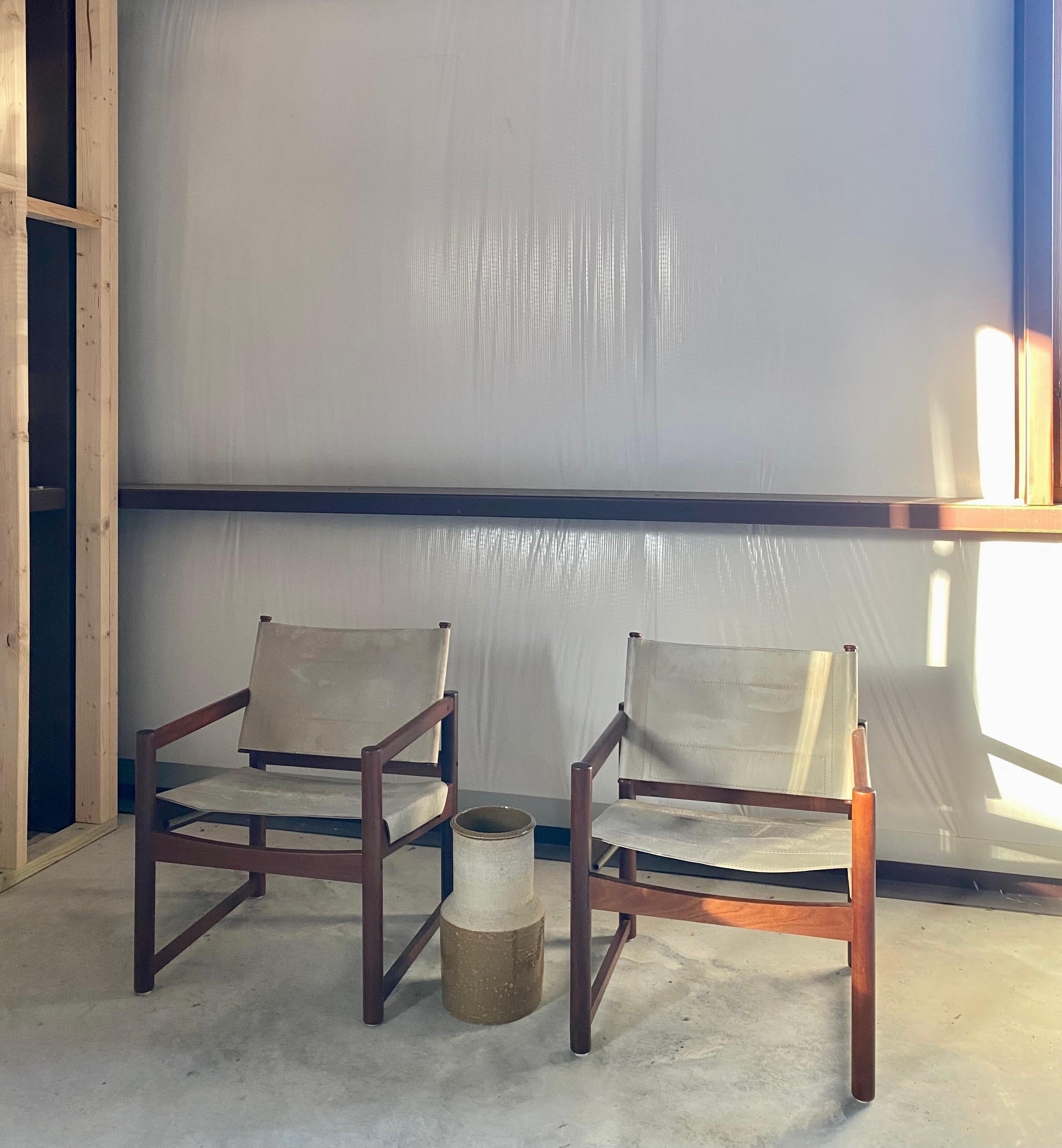 Paire de chaises Michel Arnoult en cuir et Imbuia (Brésil) en vente 5