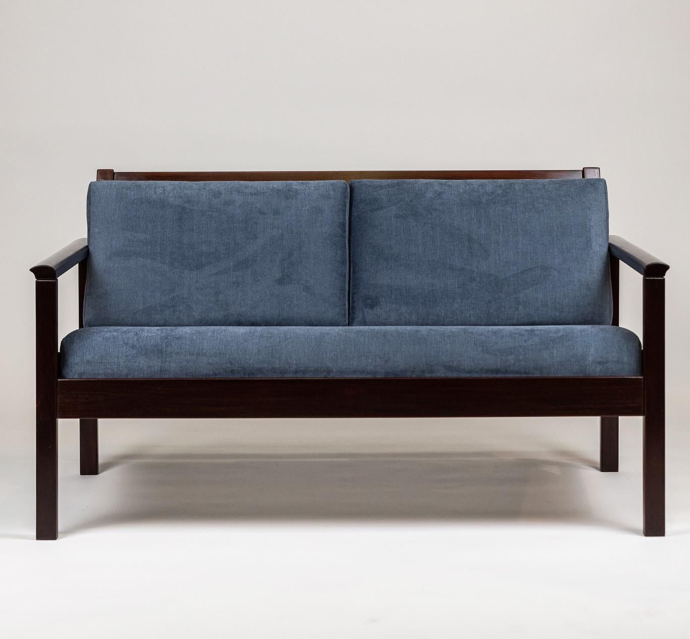 This two-seater sofa by Michel Arnoult, in Roxinho wood, cotton fabric and nylon rope a unique piece realized in order for a residence in São Paulo, is an ideal illustration of his talent and originality, particularly thanks to the technique and