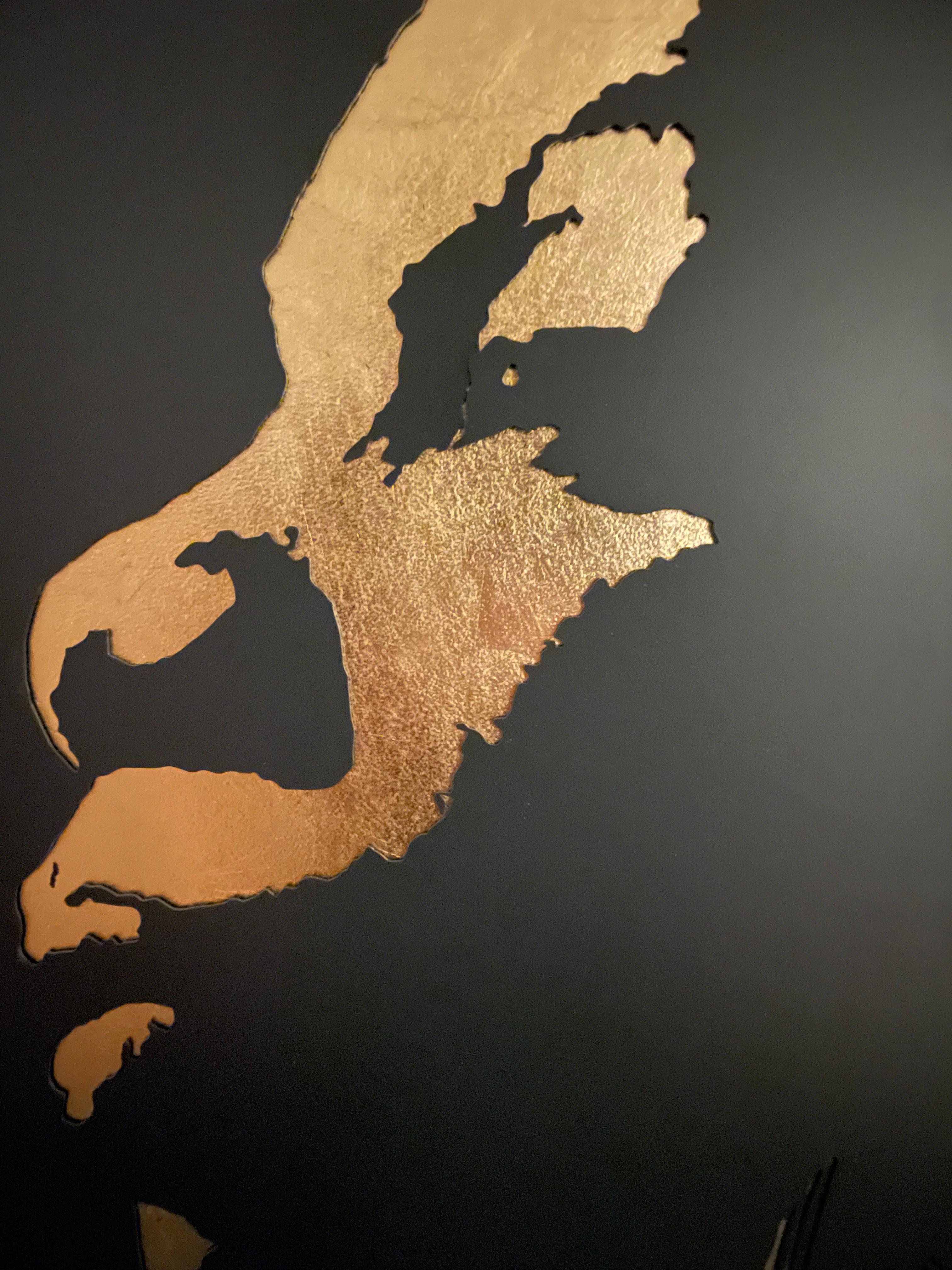 Passage intérieur de Nina Simone, en acier laqué Epoxy et feuille d'or - Contemporain Sculpture par Michel Audiard