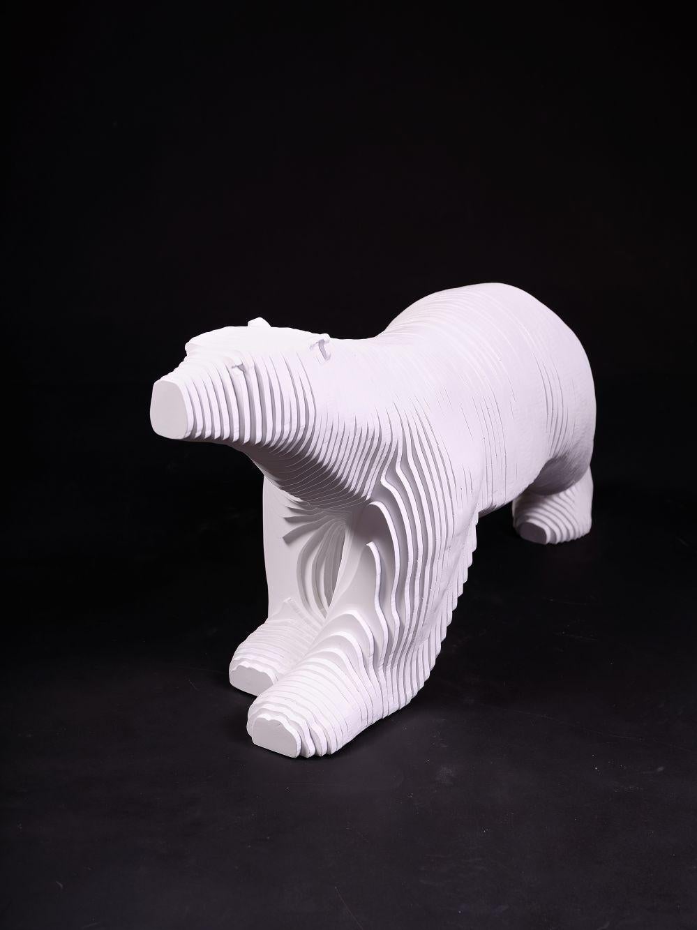 Escultura de resina lacada en blanco, 