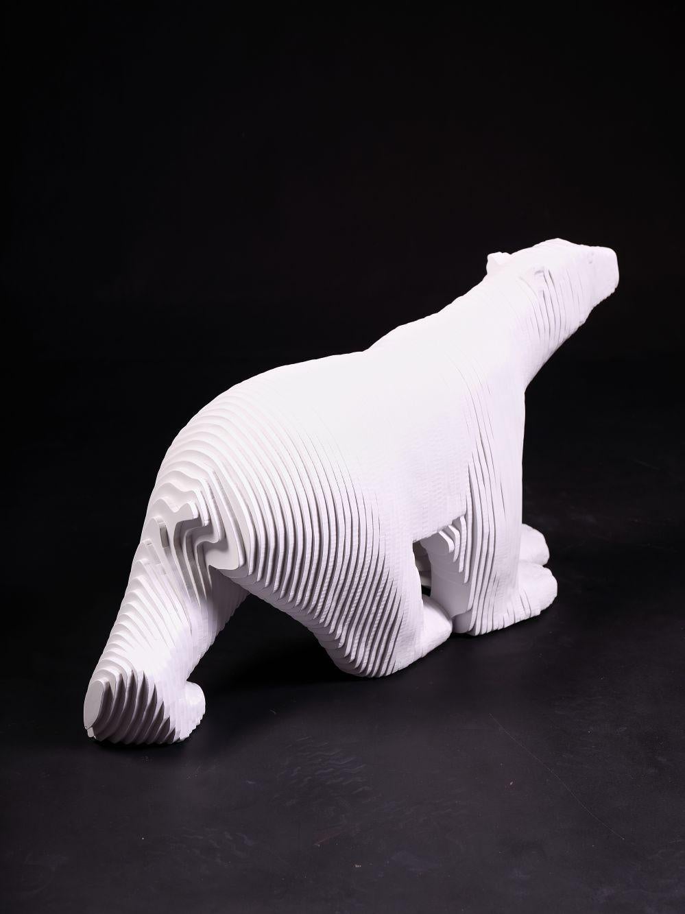 Escultura de resina lacada en blanco, 