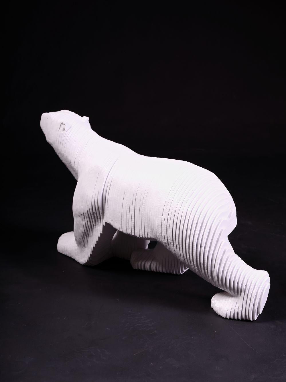 Escultura de resina lacada en blanco, 