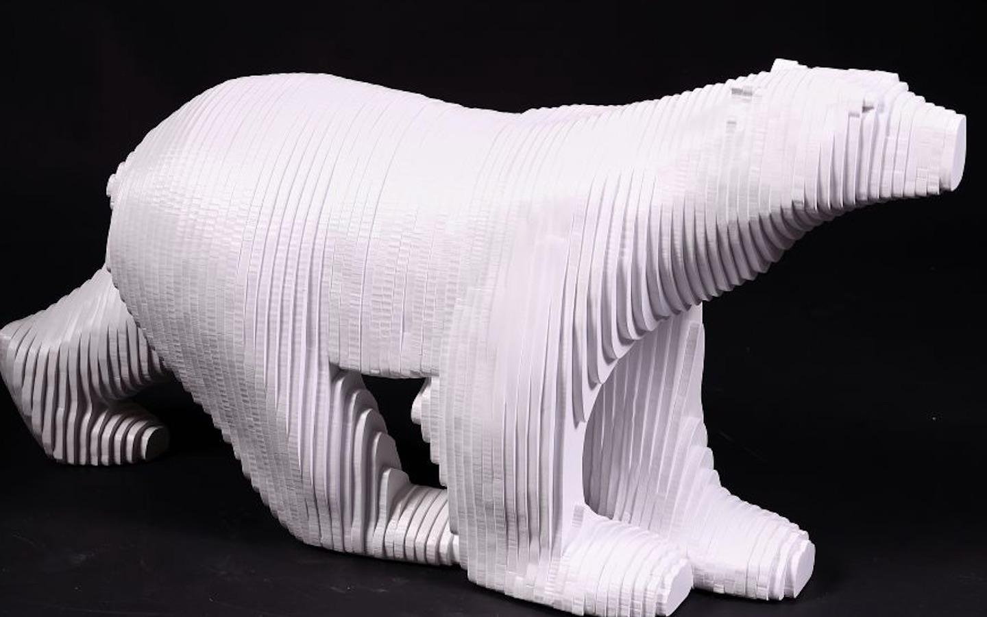 Escultura de resina lacada en blanco, 