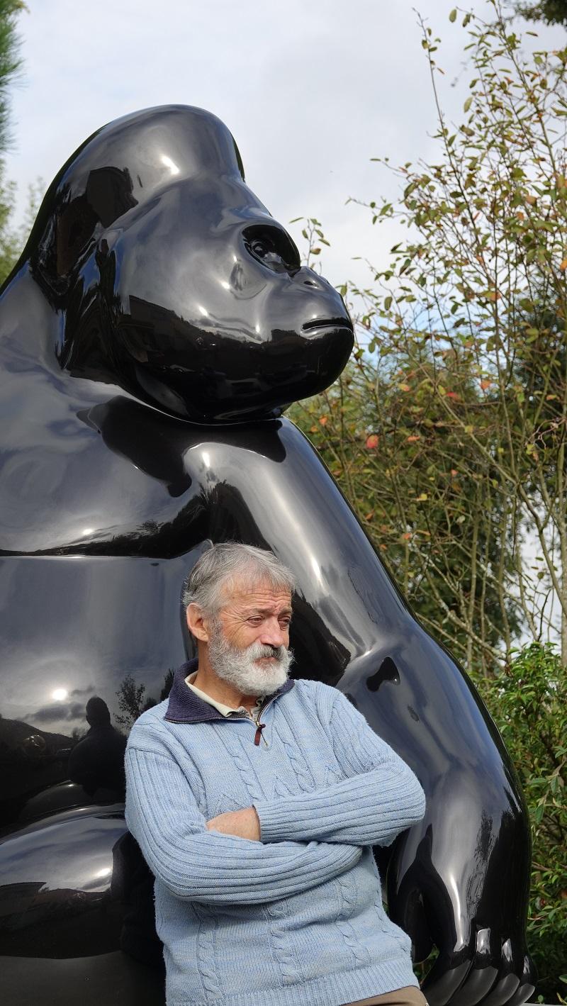 Cette sculpture en bronze intitulée Le Dominant a été réalisée par l'artiste français Michel Bassompierre, spécialisé dans la sculpture animalière, et représente un gorille.
Numéroté sur 8.

N'hésitez pas à nous contacter pour obtenir le meilleur