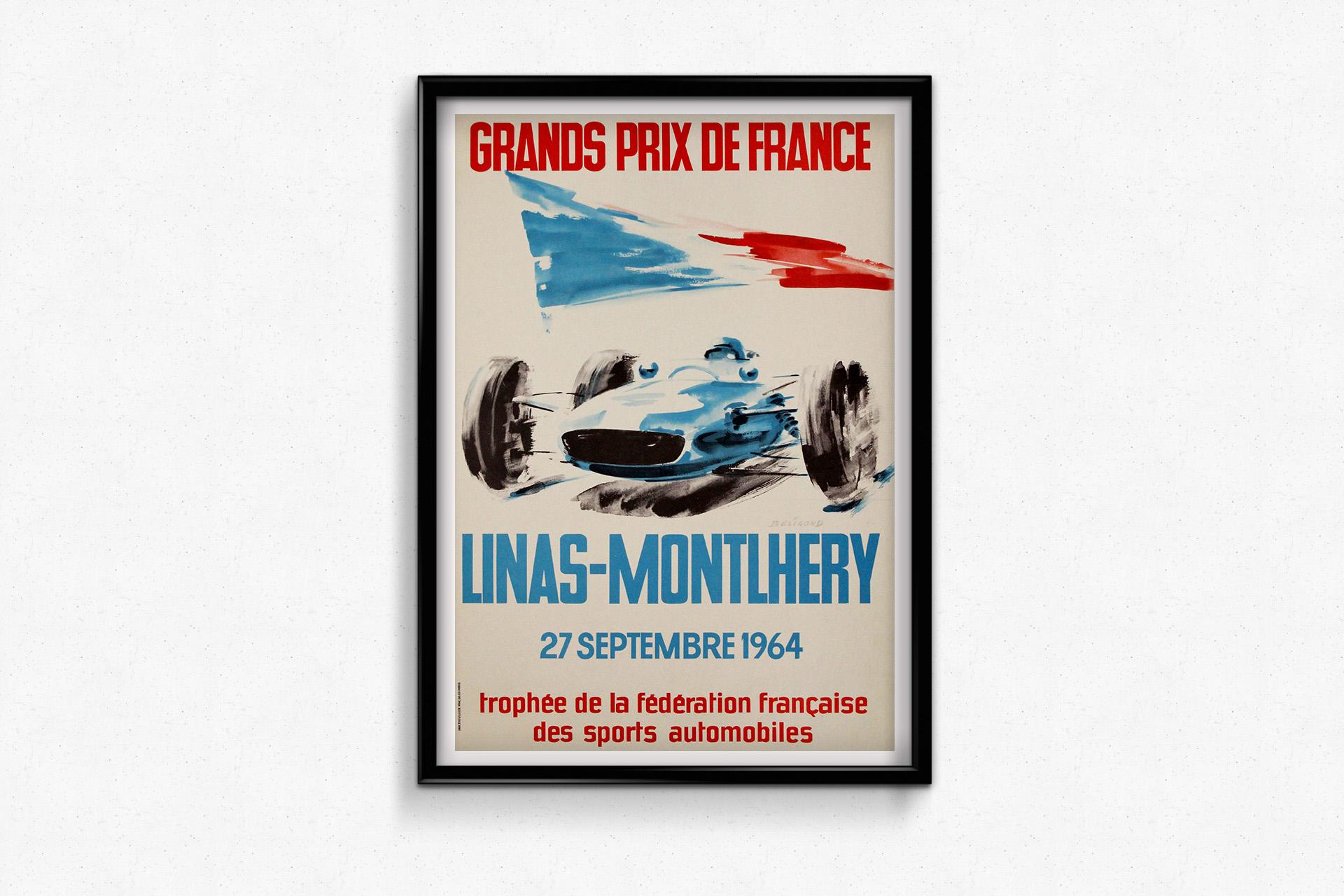 Este cartel original de 1964 para el Gran Premio de Francia en Linas-Montlhéry, diseñado por el renombrado artista Beligond, capta la emocionante esencia del automovilismo de mediados de siglo. Celebrada el 27 de septiembre de 1964, esta carrera