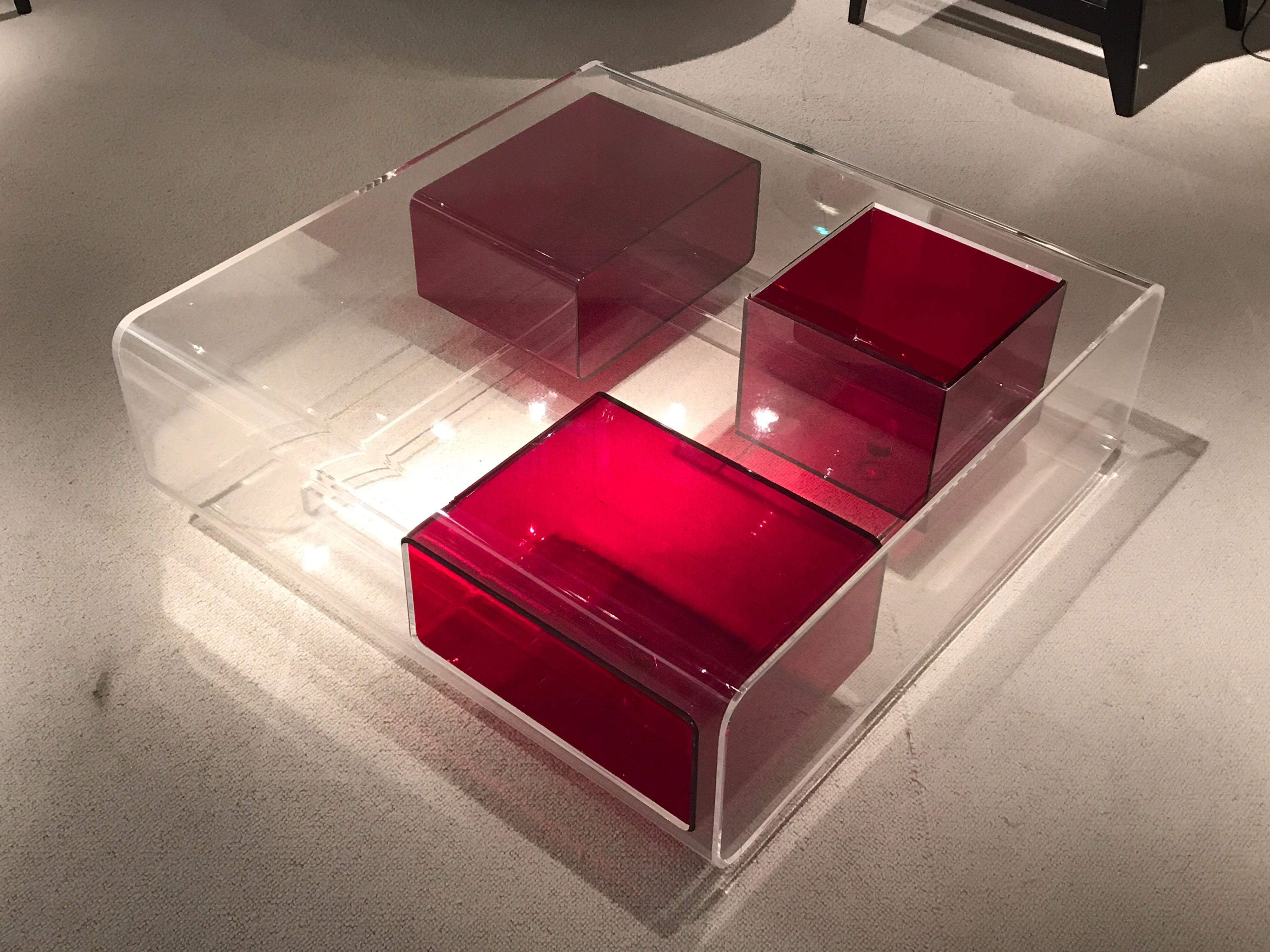 Lucite coffee table in clear and red Lucite désignée by Michel Boyer.
Only 10 pieces was made.
Great condition.