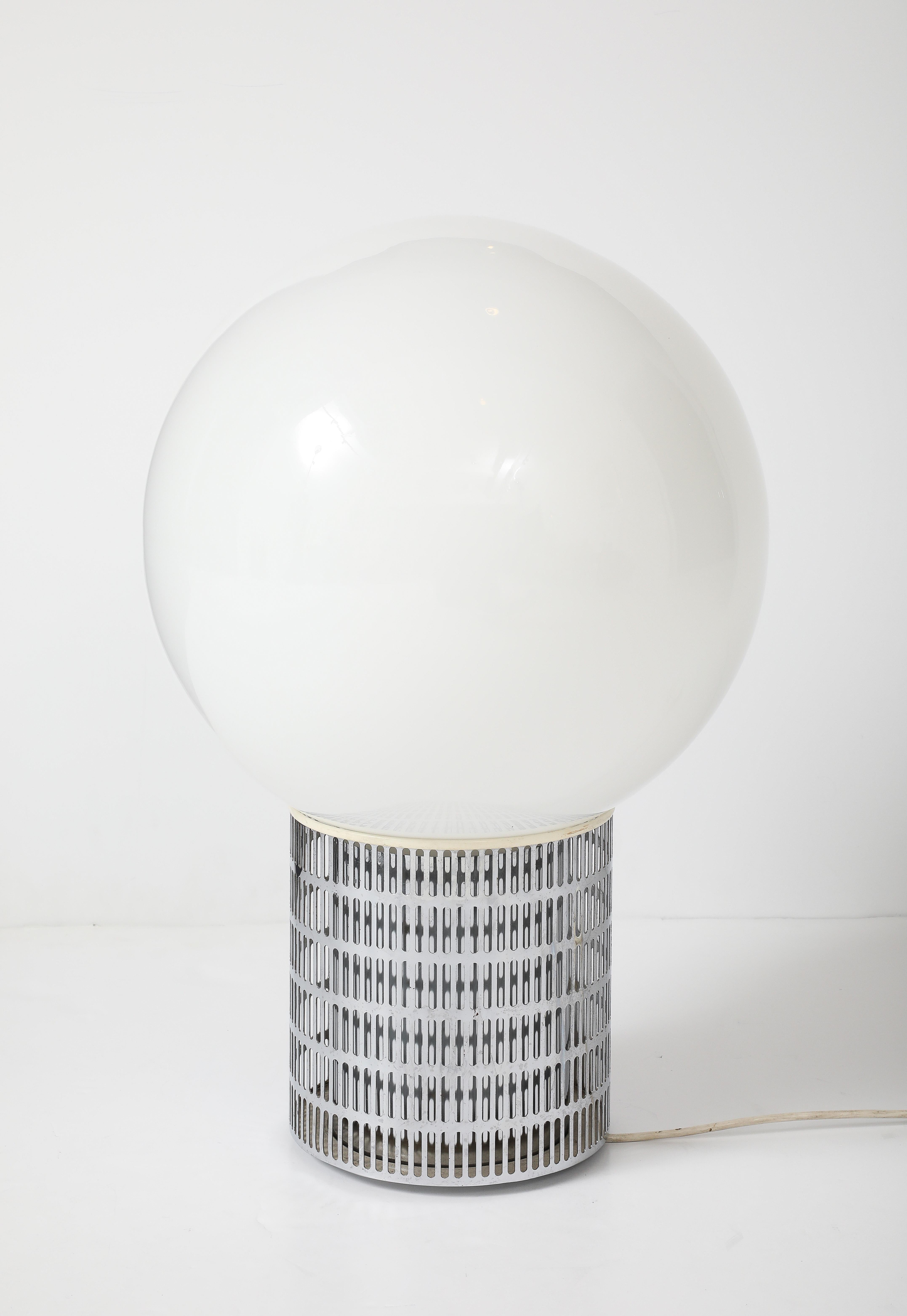 Michel Boyer 'Model 10525’ VERRE LUMIERE, Chrome Steel Opaline Globe Table Lamp For Sale 3