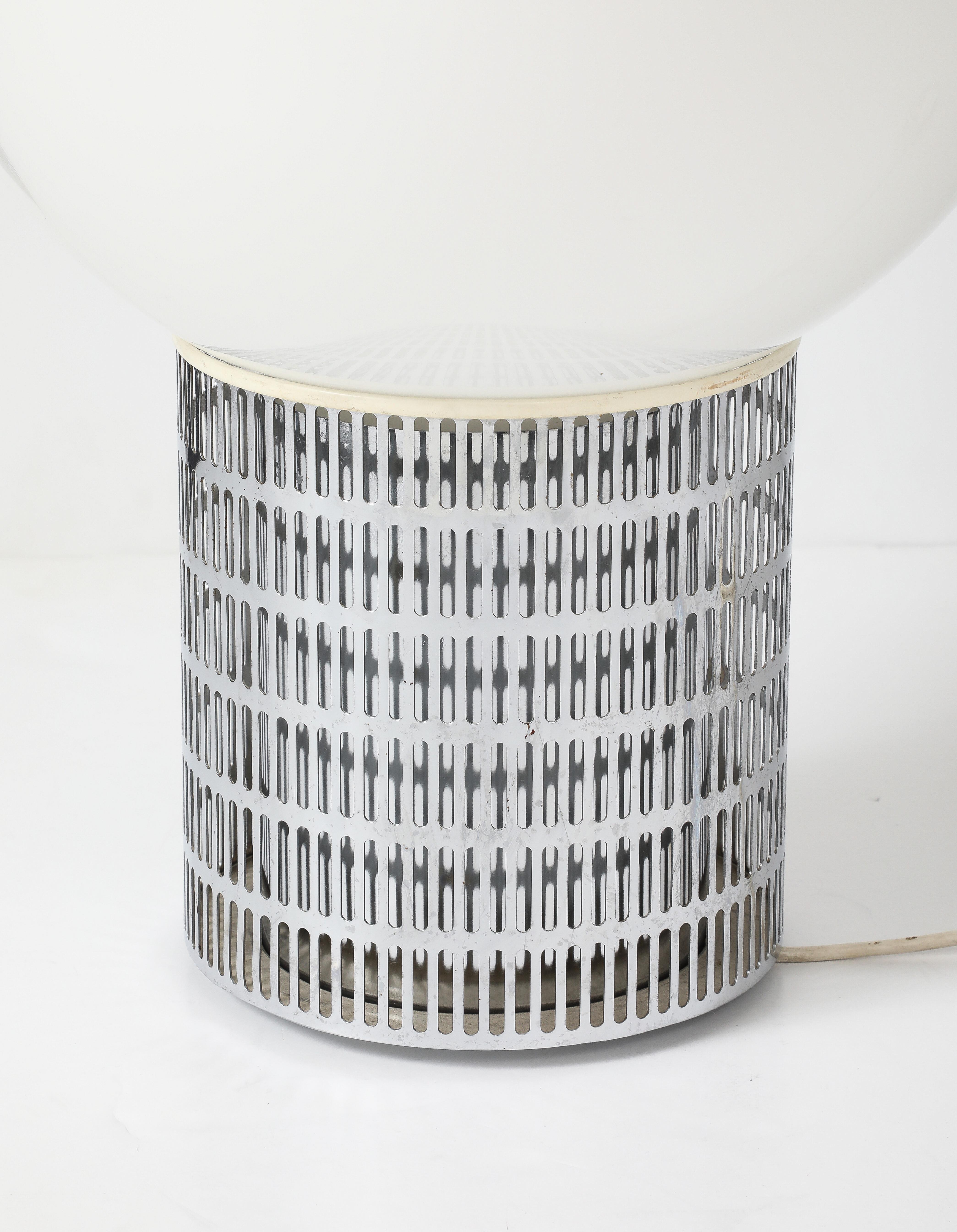 Michel Boyer 'Model 10525’ VERRE LUMIERE, Chrome Steel Opaline Globe Table Lamp For Sale 4