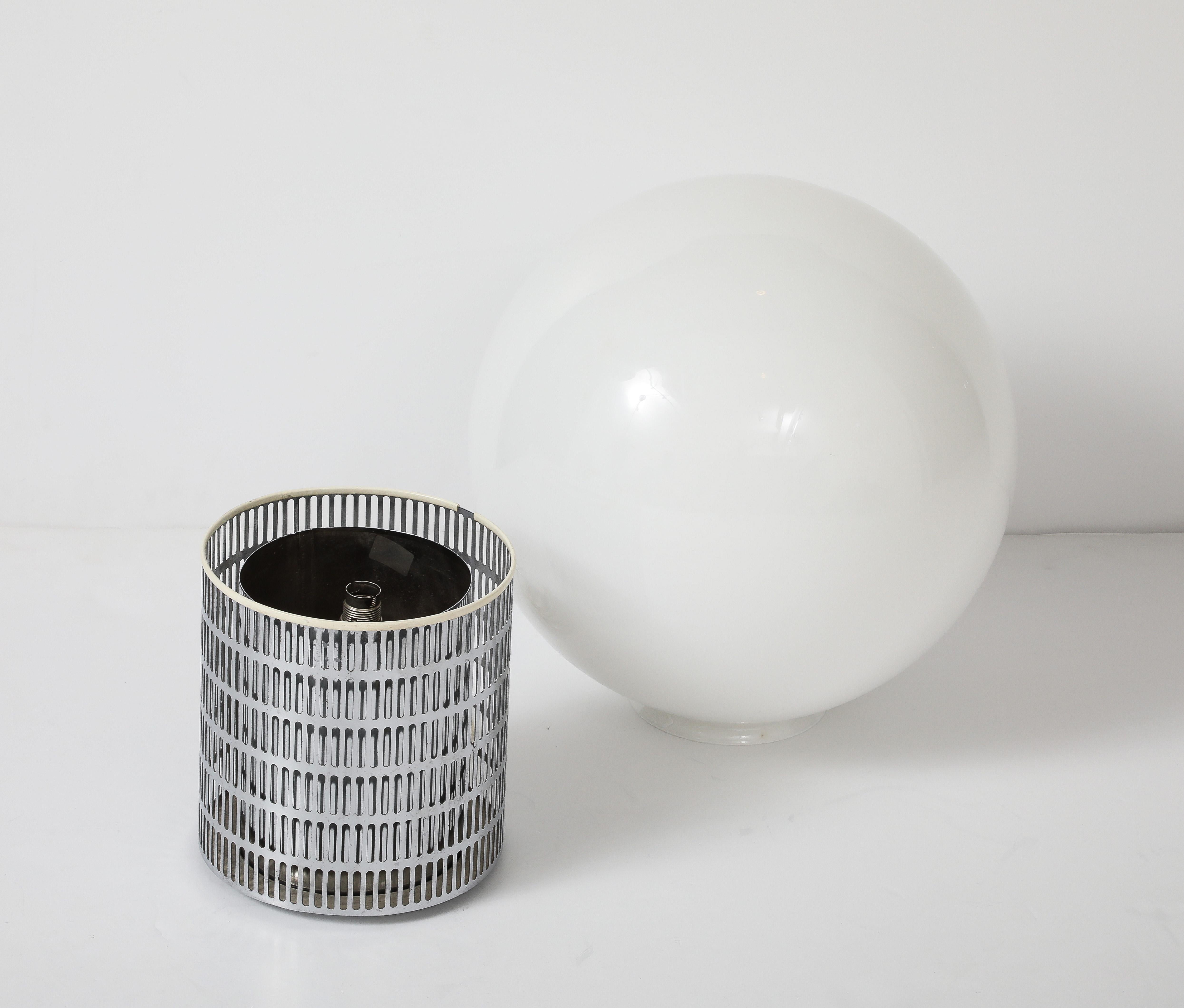 Michel Boyer 'Model 10525’ VERRE LUMIERE, Chrome Steel Opaline Globe Table Lamp For Sale 7