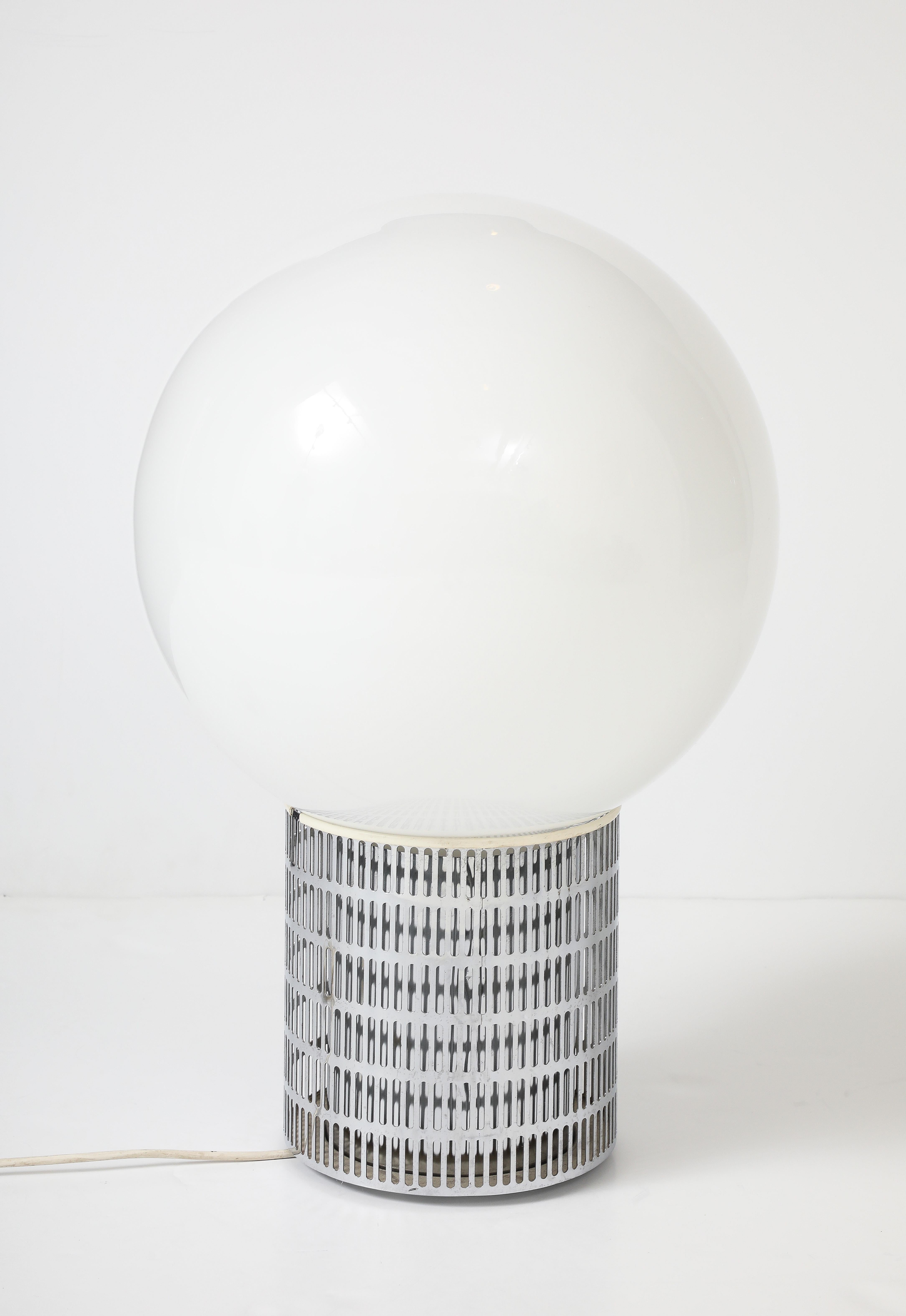Michel Boyer 'Model 10525’ VERRE LUMIERE, Chrome Steel Opaline Globe Table Lamp For Sale 1