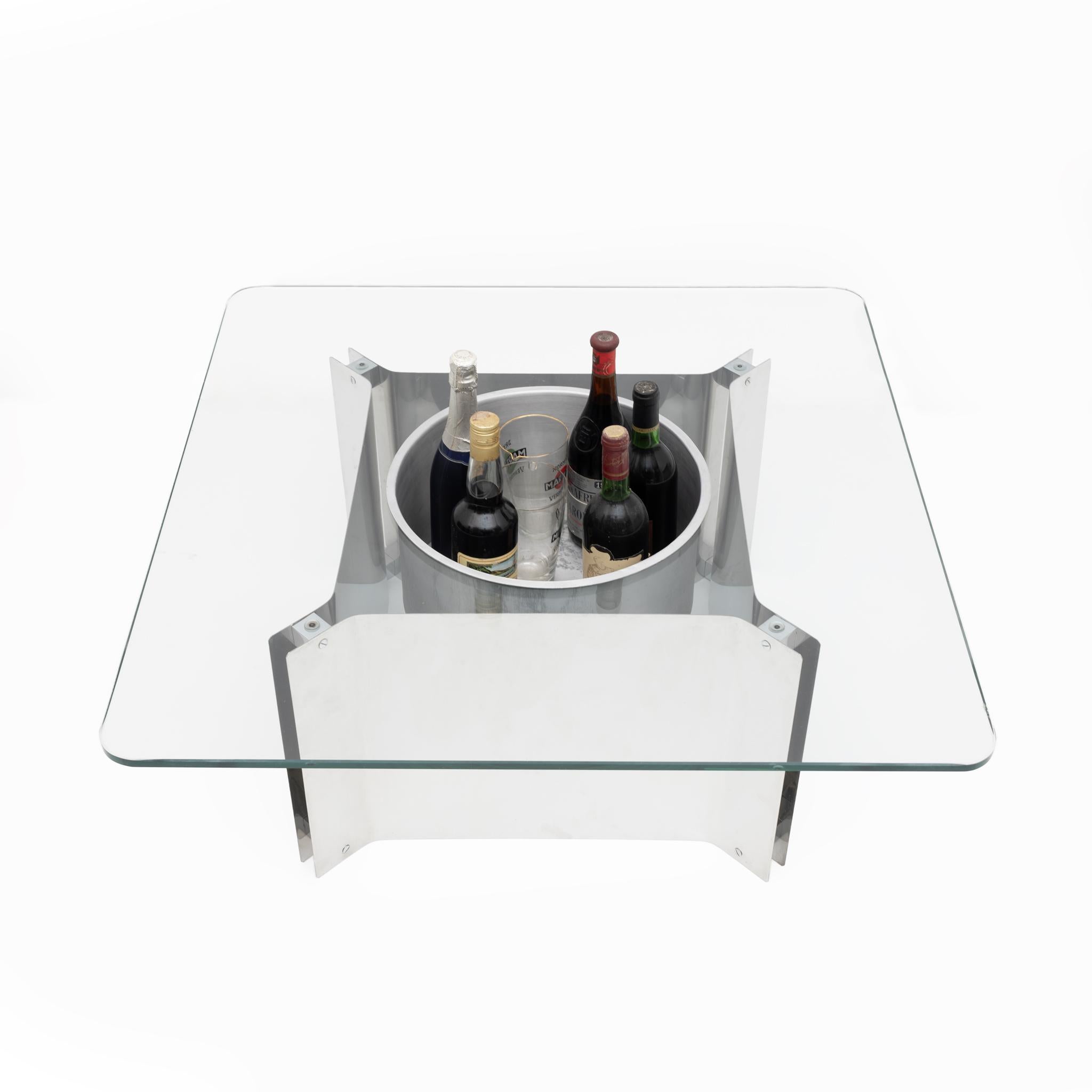 Französischer Couchtisch aus Stahl und Glas im Stil von Michel Boyer aus der Mitte des Jahrhunderts, 1970er Jahre (Moderne der Mitte des Jahrhunderts) im Angebot