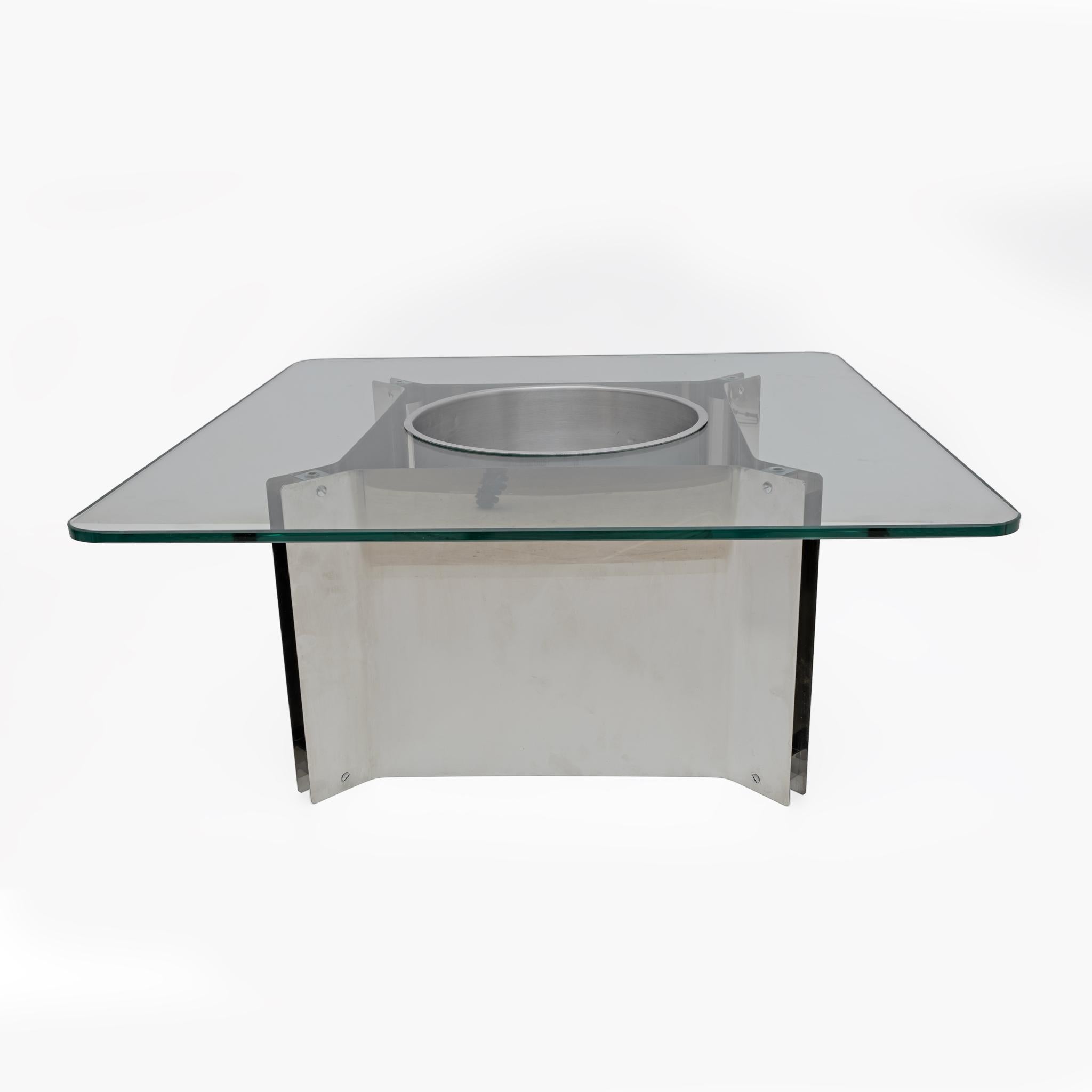 Französischer Couchtisch aus Stahl und Glas im Stil von Michel Boyer aus der Mitte des Jahrhunderts, 1970er Jahre (Ende des 20. Jahrhunderts) im Angebot