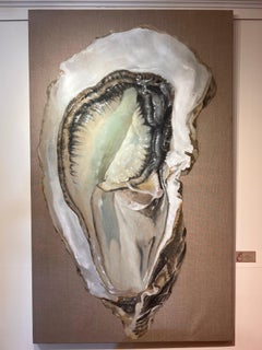 „Oyster“ vertikales fotorealistisches Ölgemälde einer offenen Austernschale, Leinen hinter