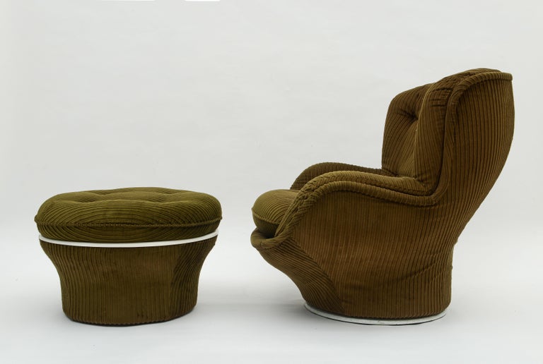 Michel Cadestin for Airborne Fiberglass chair with corduroy upholstery. Comes with original footrest/table
Modern and cool in any decor. Heavy and very comfortable.
1970's France.

 