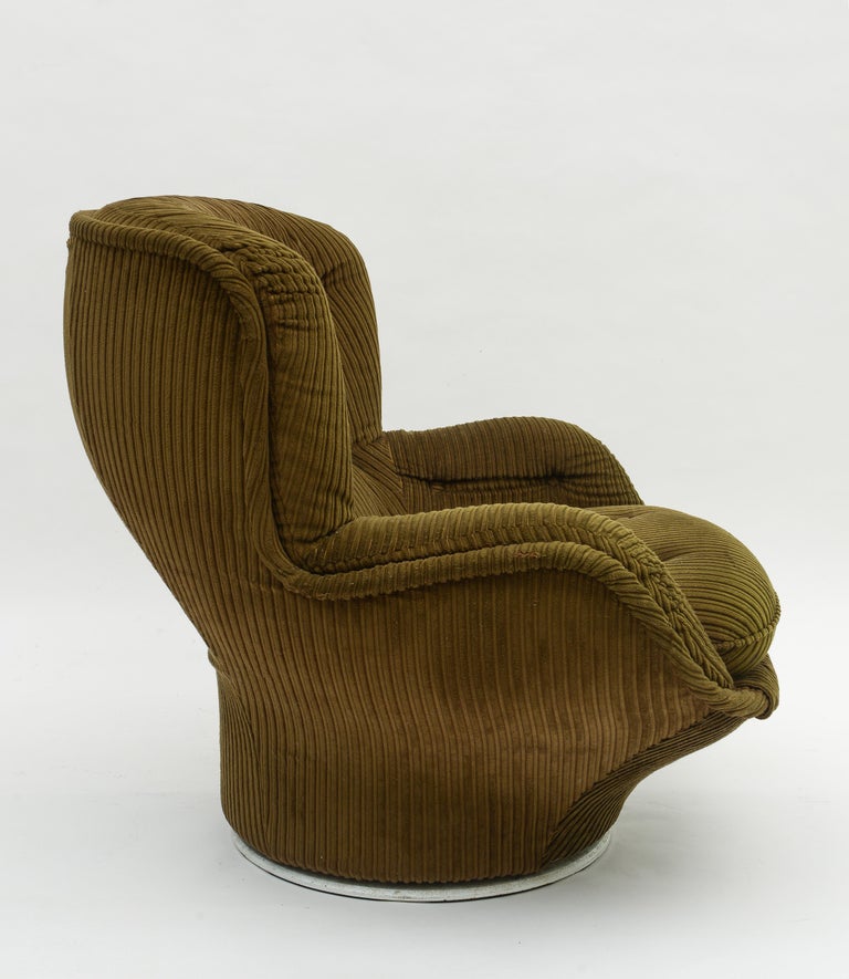 Michel Cadestin Airborne Karate Fiberglass Chair Table, Green Corduroy 1970 In Good Condition For Sale In New York, NY