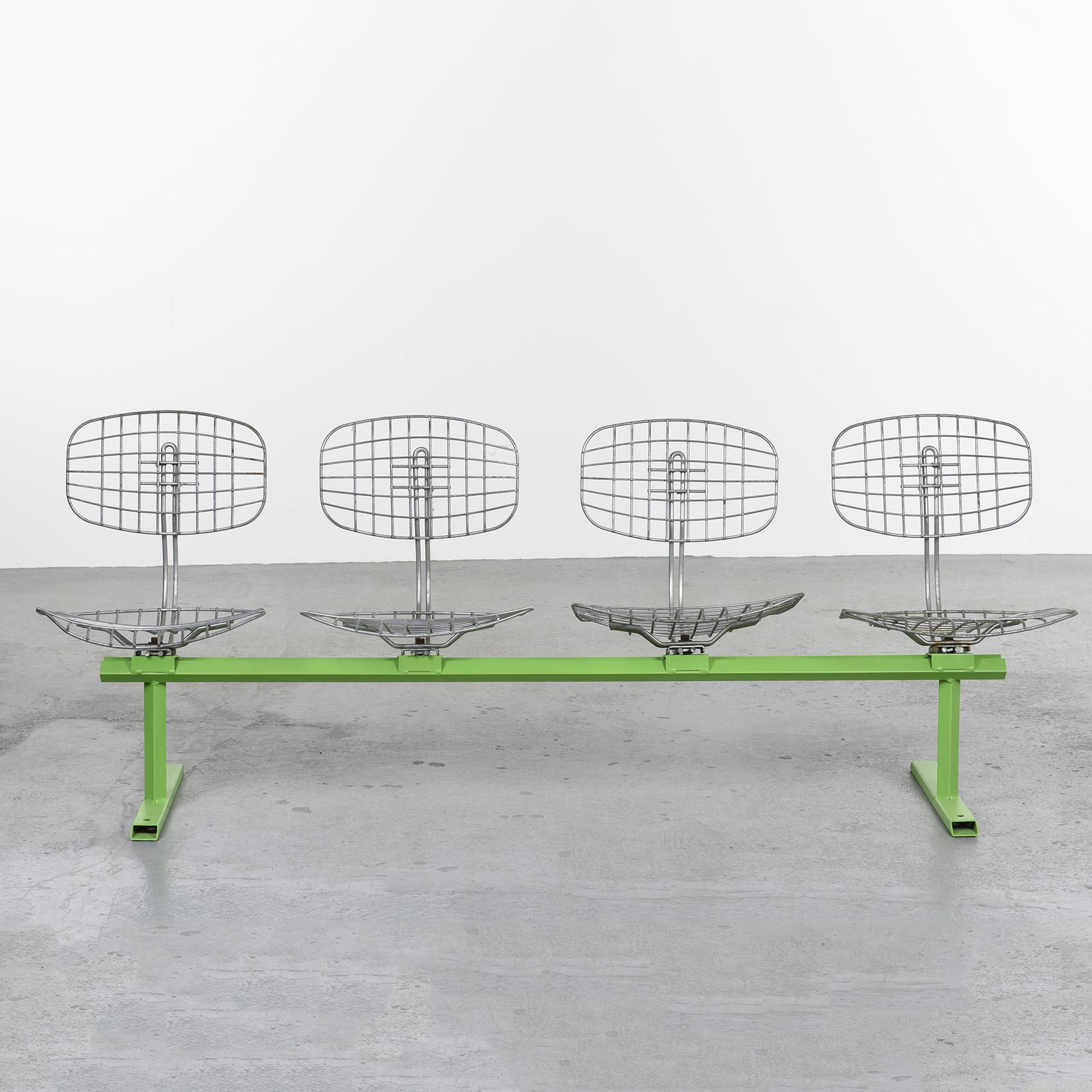 Imagine bringing the essence of a museum into your very own home. 

The Beaubourg bench, originally designed for the prestigious Centre Pompidou in Paris, offers you that opportunity.

With its unique electro-galvanized wire structure from the