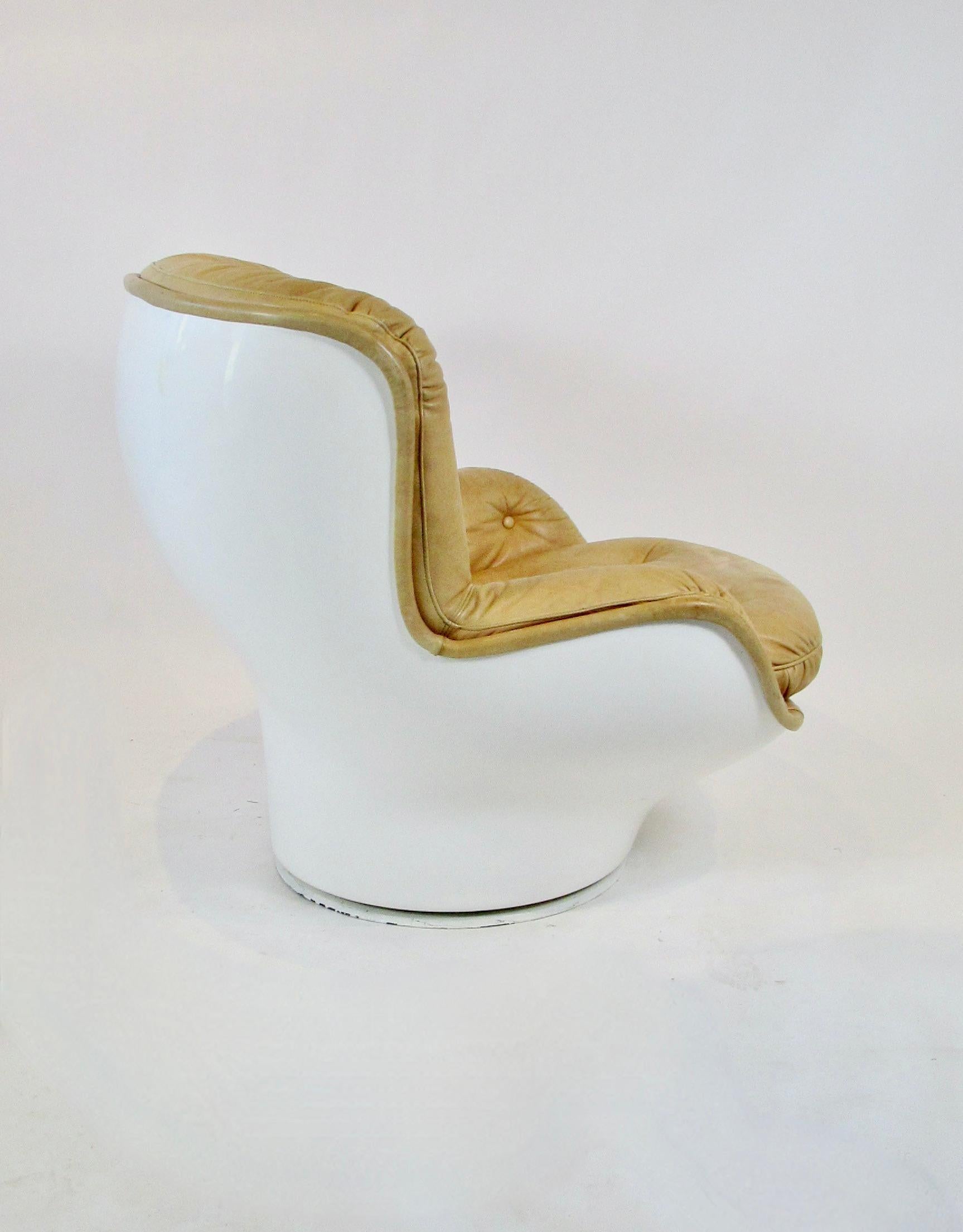 Michel Cadestin for Airborne White Fiberglass with Leather Lounge Chair Ottoman In Good Condition For Sale In Ferndale, MI