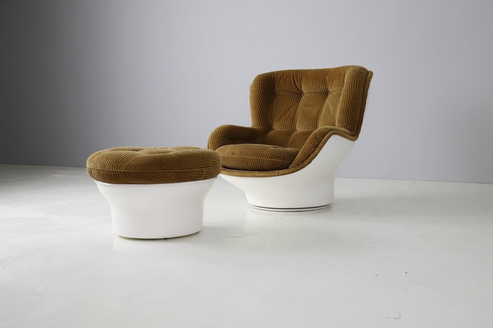 Michel Cadestin ‘Karate’ lounge chair and ottoman for Airborne, France 1970s 6
