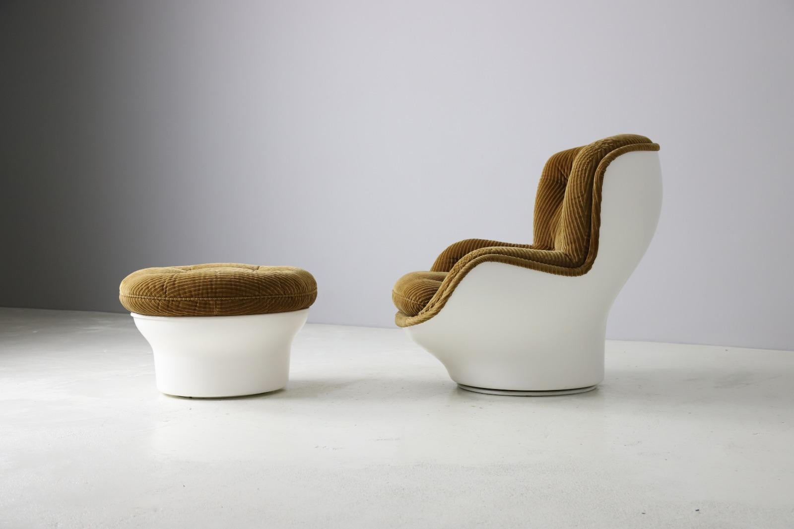 Mid-Century Modern Michel Cadestin ‘Karate’ lounge chair and ottoman for Airborne, France 1970s