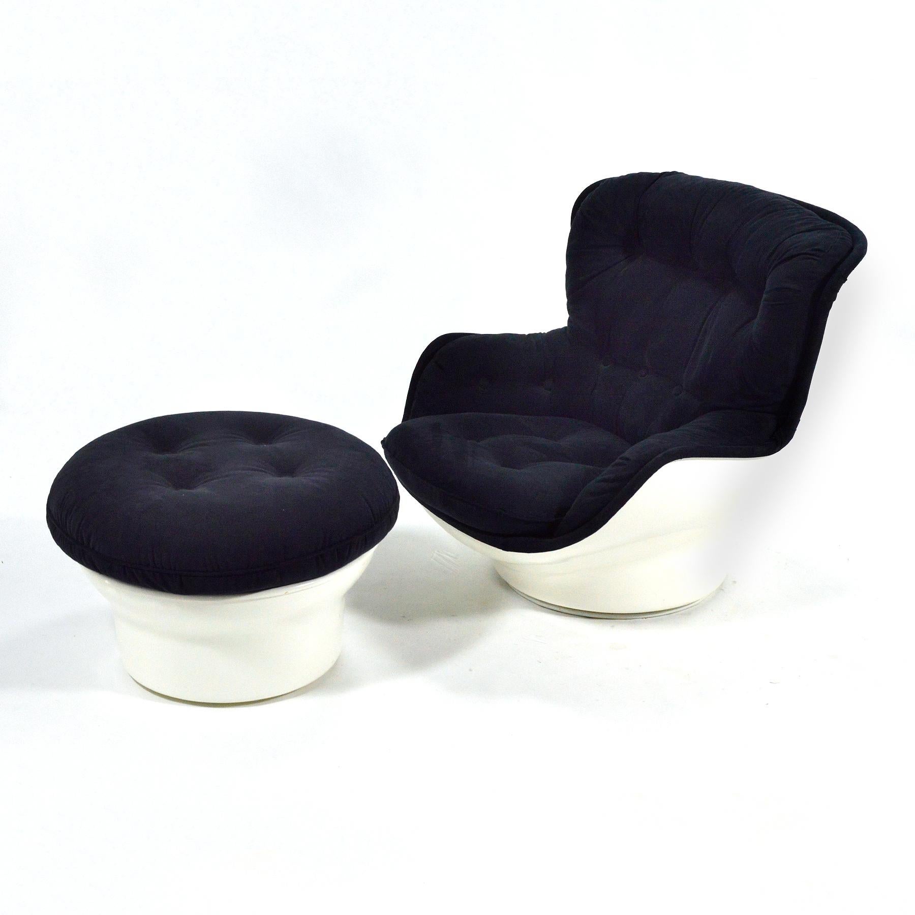This terrific fiberglass lounge chair by Michel Cadestin for Airborne has a plush, tufted interior set within a white fiberglass body with a swivel base. Sculptural and comfortable, it is in good original condition and it comes complete with the
