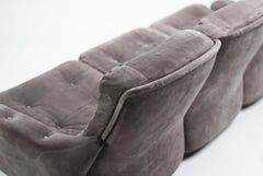 Canapé sectionnel 3 places 'Orchidée' en daim gris par Airborne