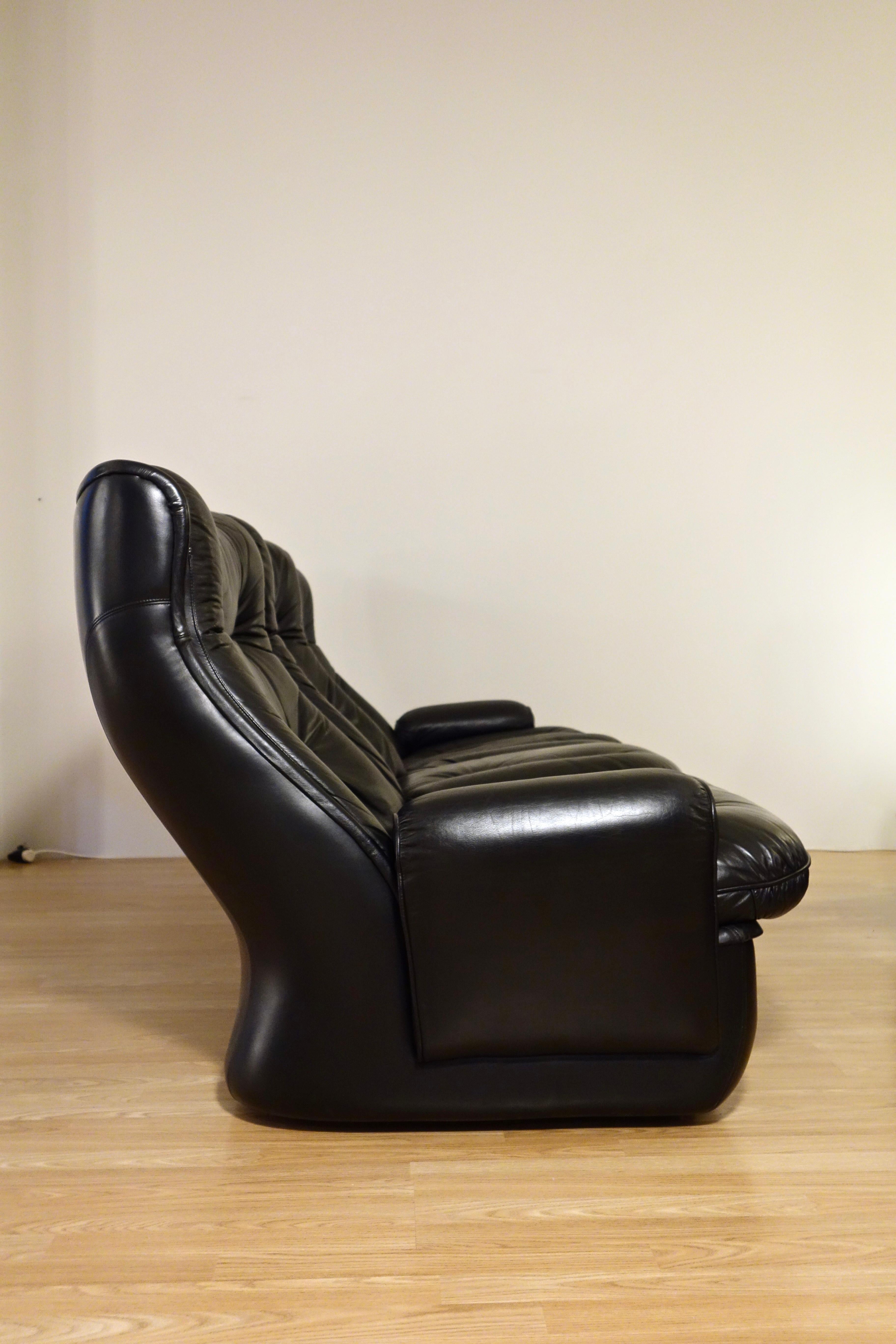 Michel Cadestin Sofa Orchidée für Airborne, Französisch 1970er Jahre (Ende des 20. Jahrhunderts) im Angebot