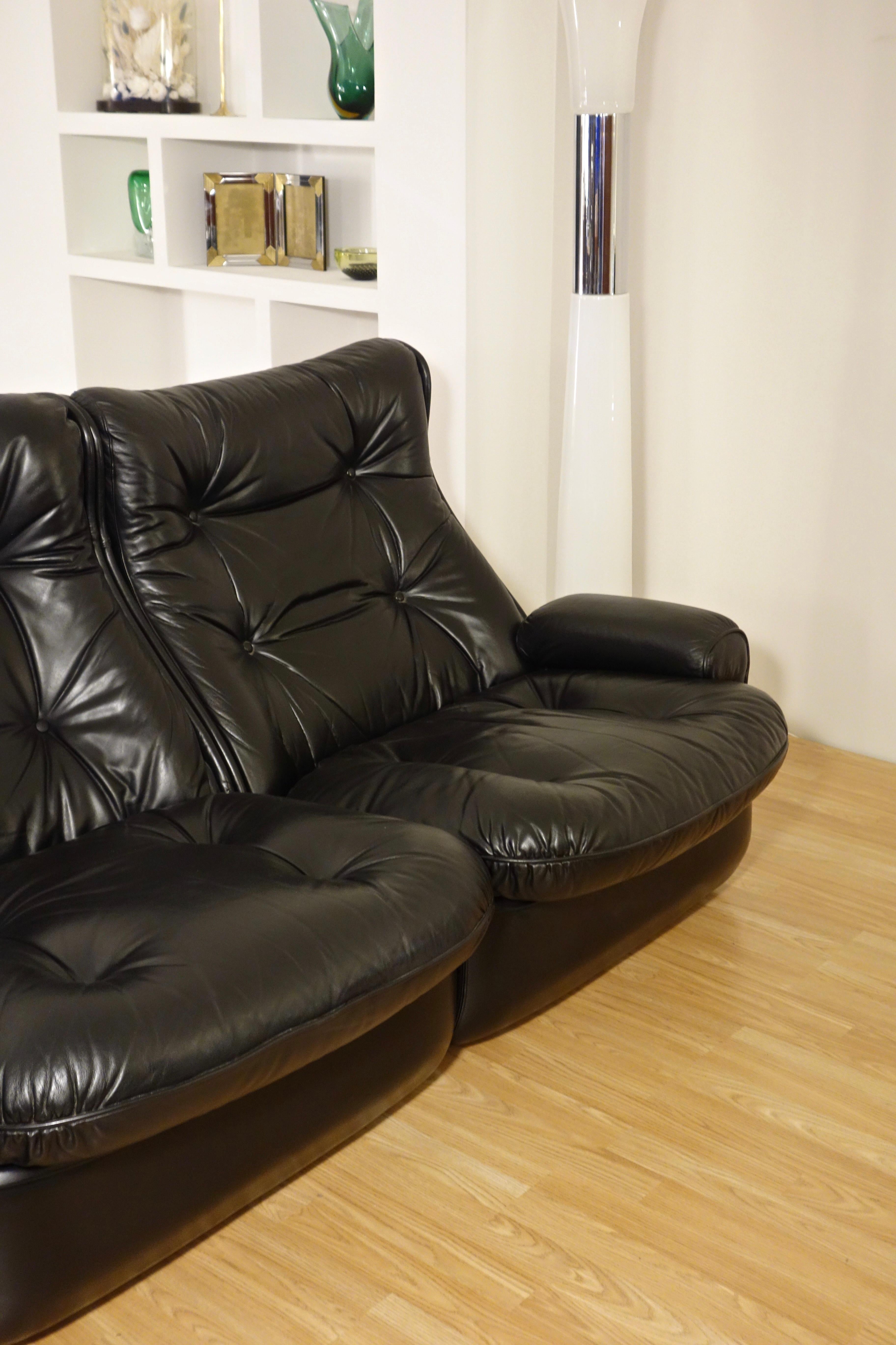 Michel Cadestin Sofa Orchidée für Airborne, Französisch 1970er Jahre (Leder) im Angebot
