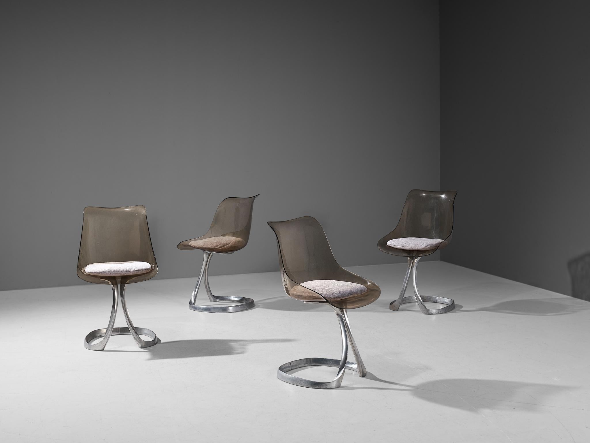 Michel Charron, chaises de salle à manger, plexiglas, aluminium, tissu, France, années 1970

Ces chaises de salle à manger de forme organique ont été conçues par le designer français Michel Charron. Chaque chaise est composée d'une coque en verre