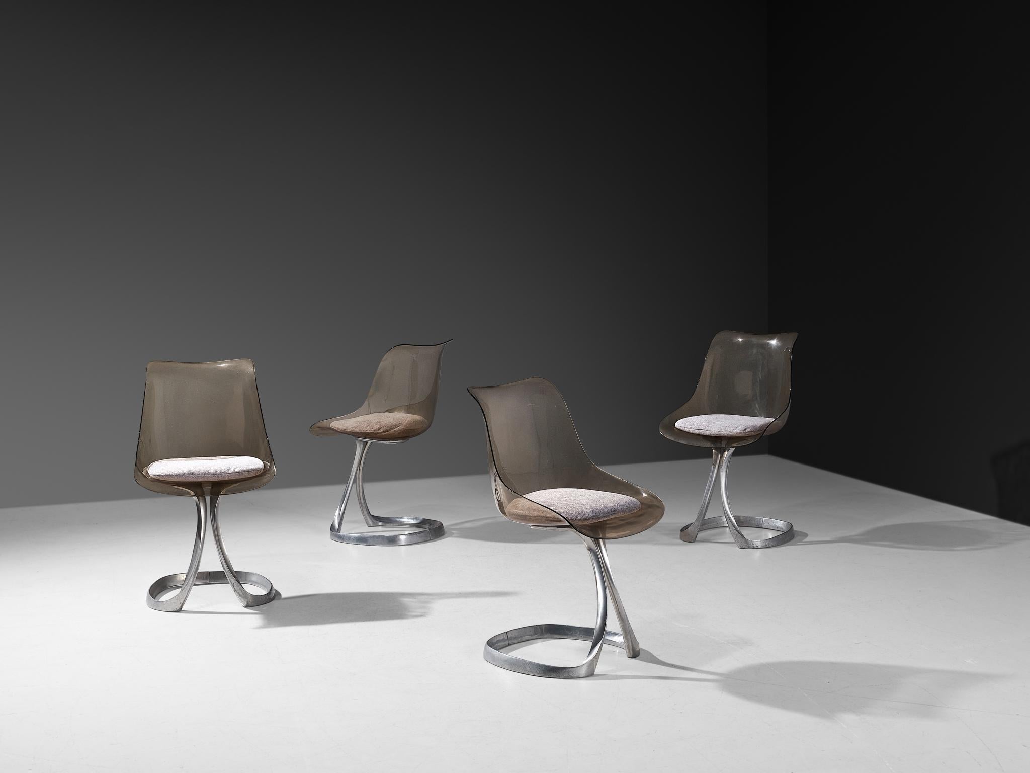 Michel Charron, Esszimmerstühle, Plexiglas, Aluminium, Stoff,  Frankreich, 1970er Jahre

Diese organisch geformten Esszimmerstühle wurden von dem französischen Designer Michel Charron entworfen. Jeder Stuhl besteht aus einer Schale aus Rauchglas. 