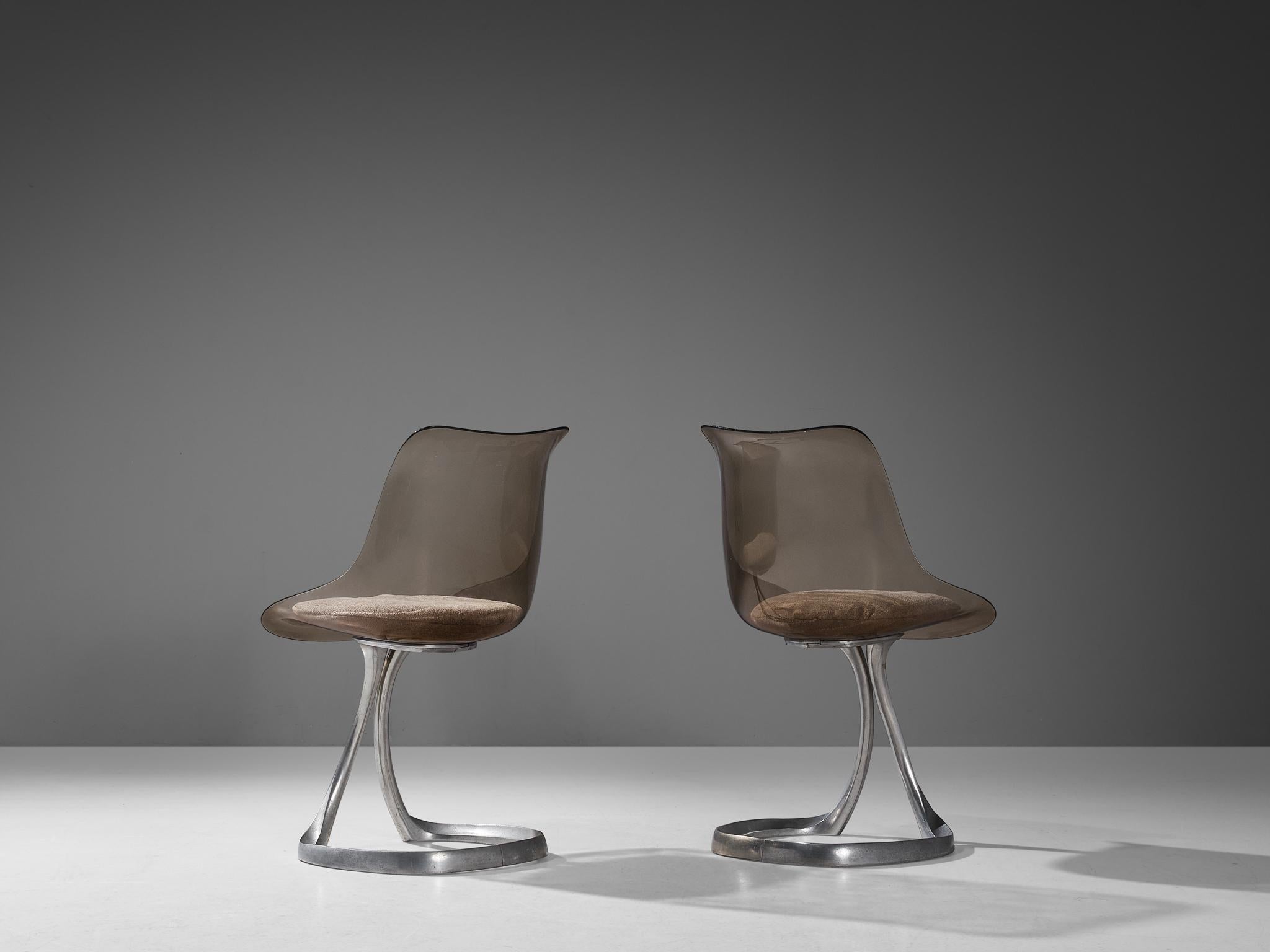 Mid-Century Modern Ensemble de quatre chaises de salle à manger Michel Charron en plexiglas et aluminium en vente
