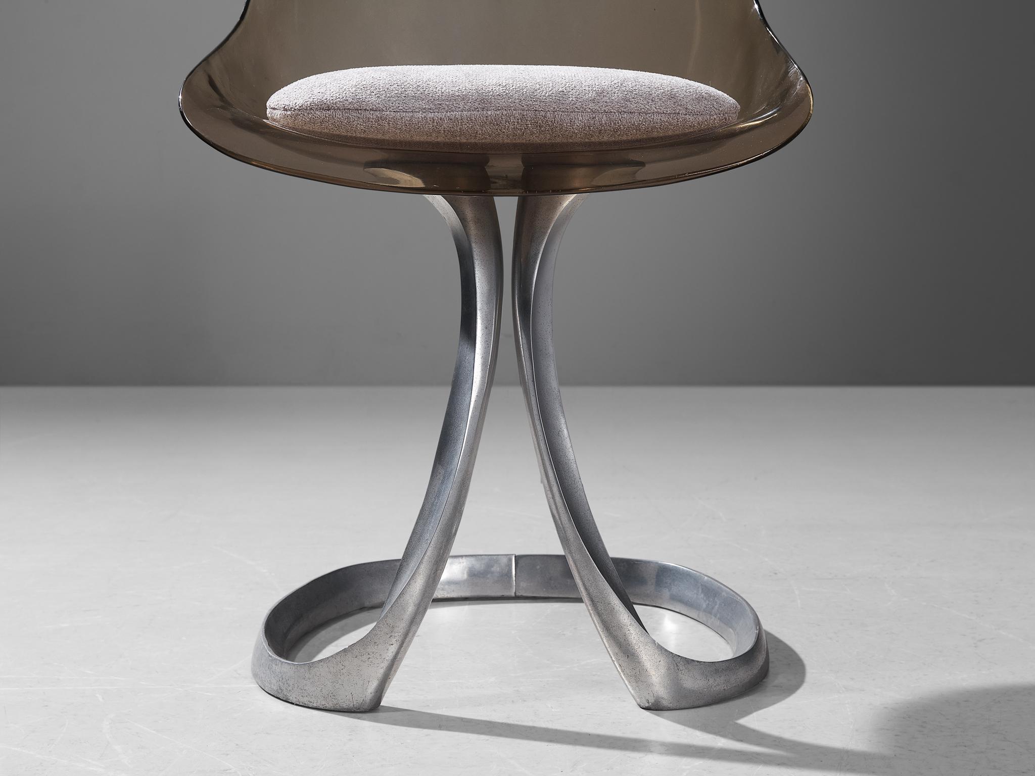 Français Ensemble de quatre chaises de salle à manger Michel Charron en plexiglas et aluminium en vente