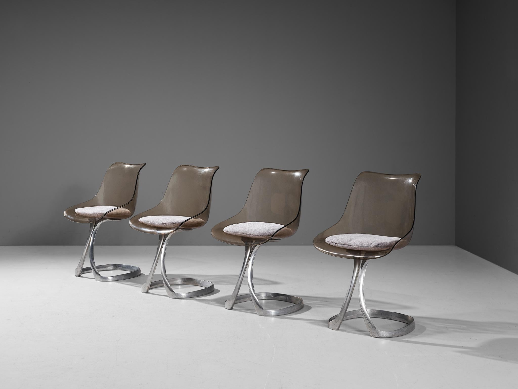 Ensemble de quatre chaises de salle à manger Michel Charron en plexiglas et aluminium en vente 2