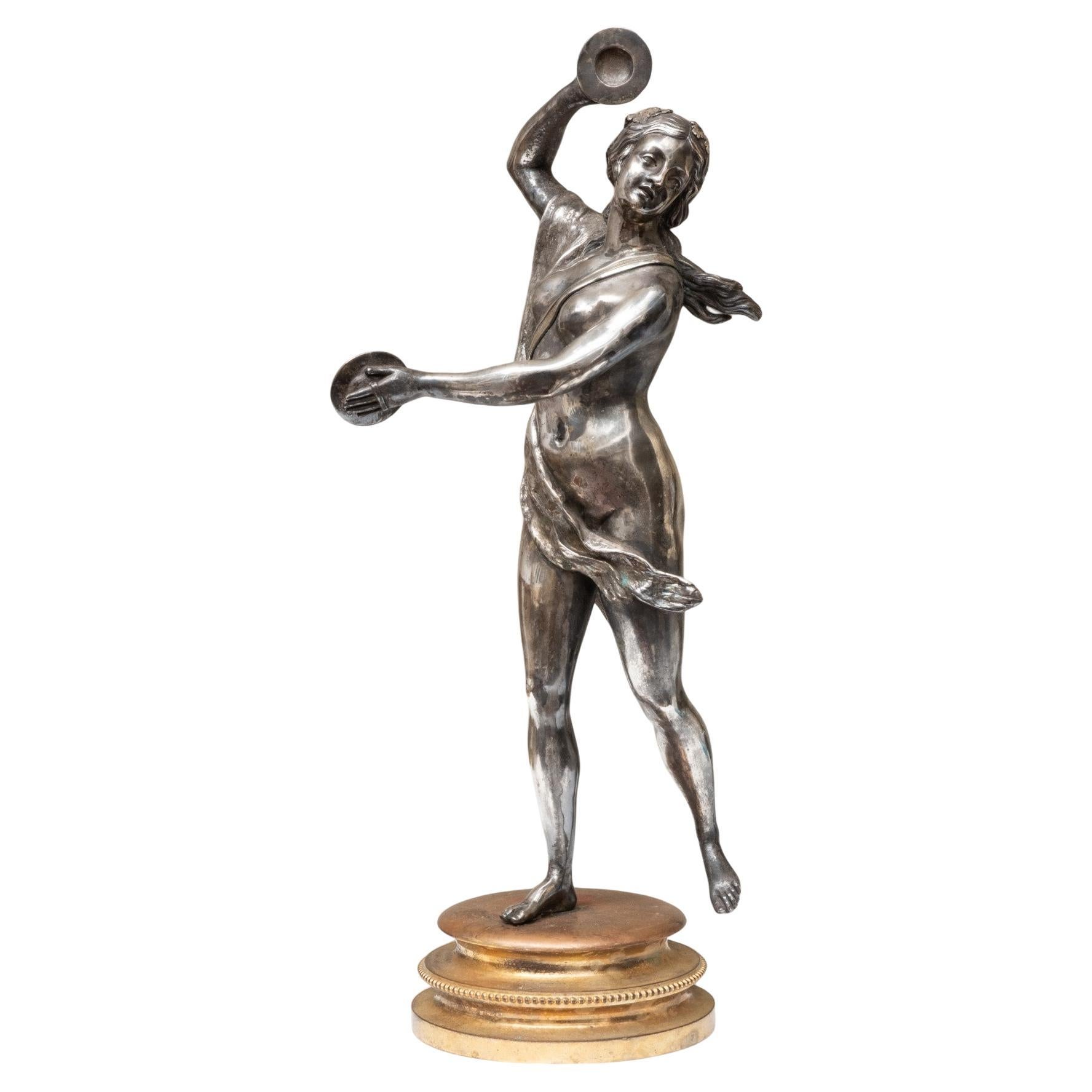 Sculpture française intitulée Bacchante jouant des cymbales par Michel-Claude Clodion