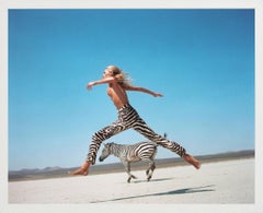 La Bella e la Bestia II - Tatjana che salta con la zebra, Fotografia Fine Art, 1996