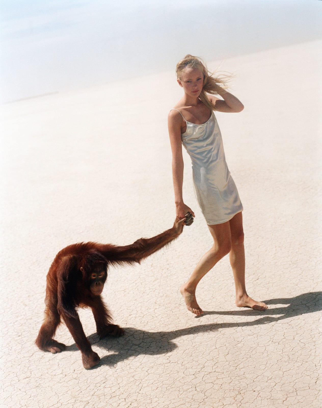 Michel Comte Figurative Photograph – Die Schöne und das Biest, L'Uomo Vogu, Fine Art Photography, 1996