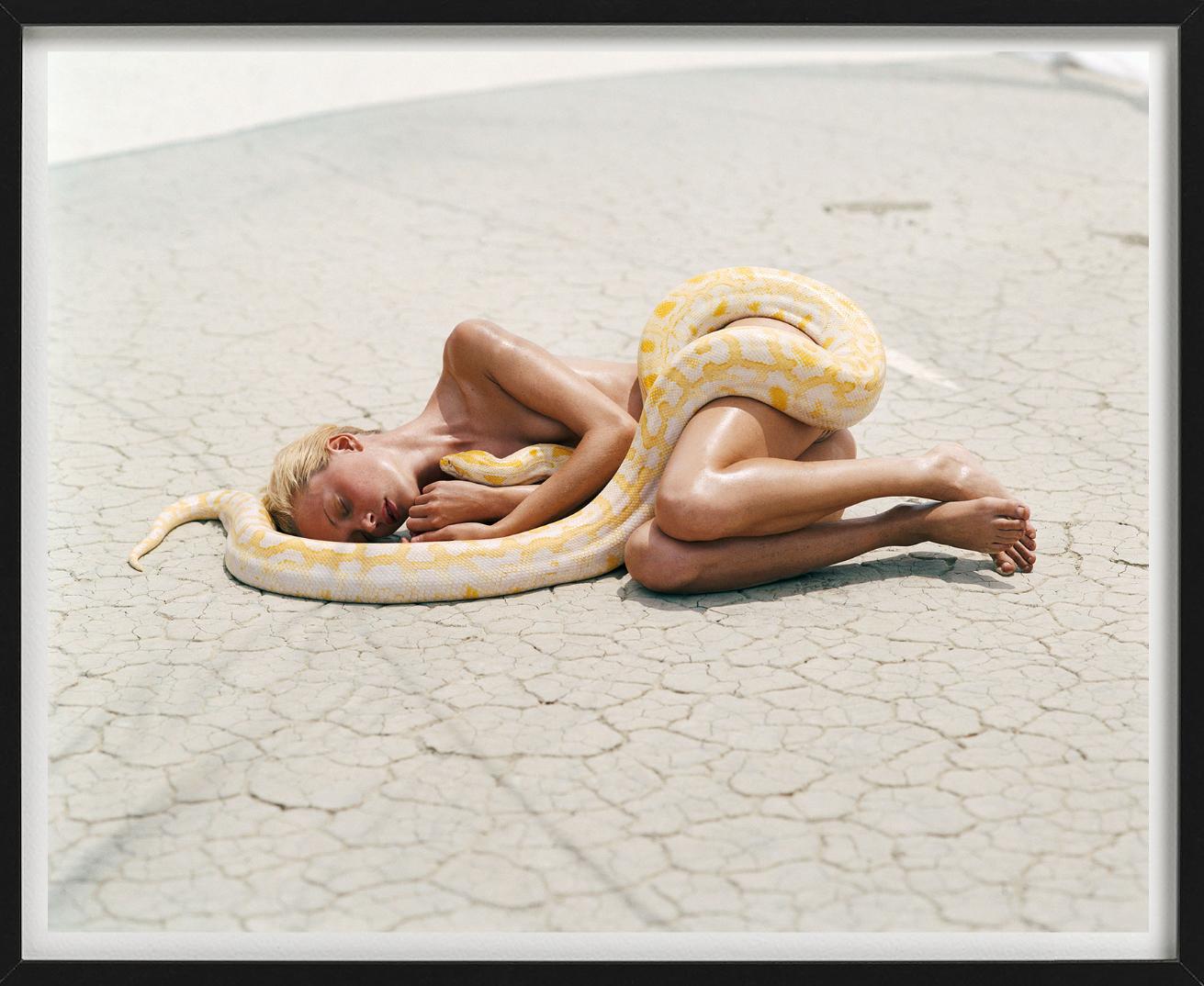 Beauty & Beast - Tatjana Patitz con il serpente, Fotografia d'autore, 1996 in vendita 5
