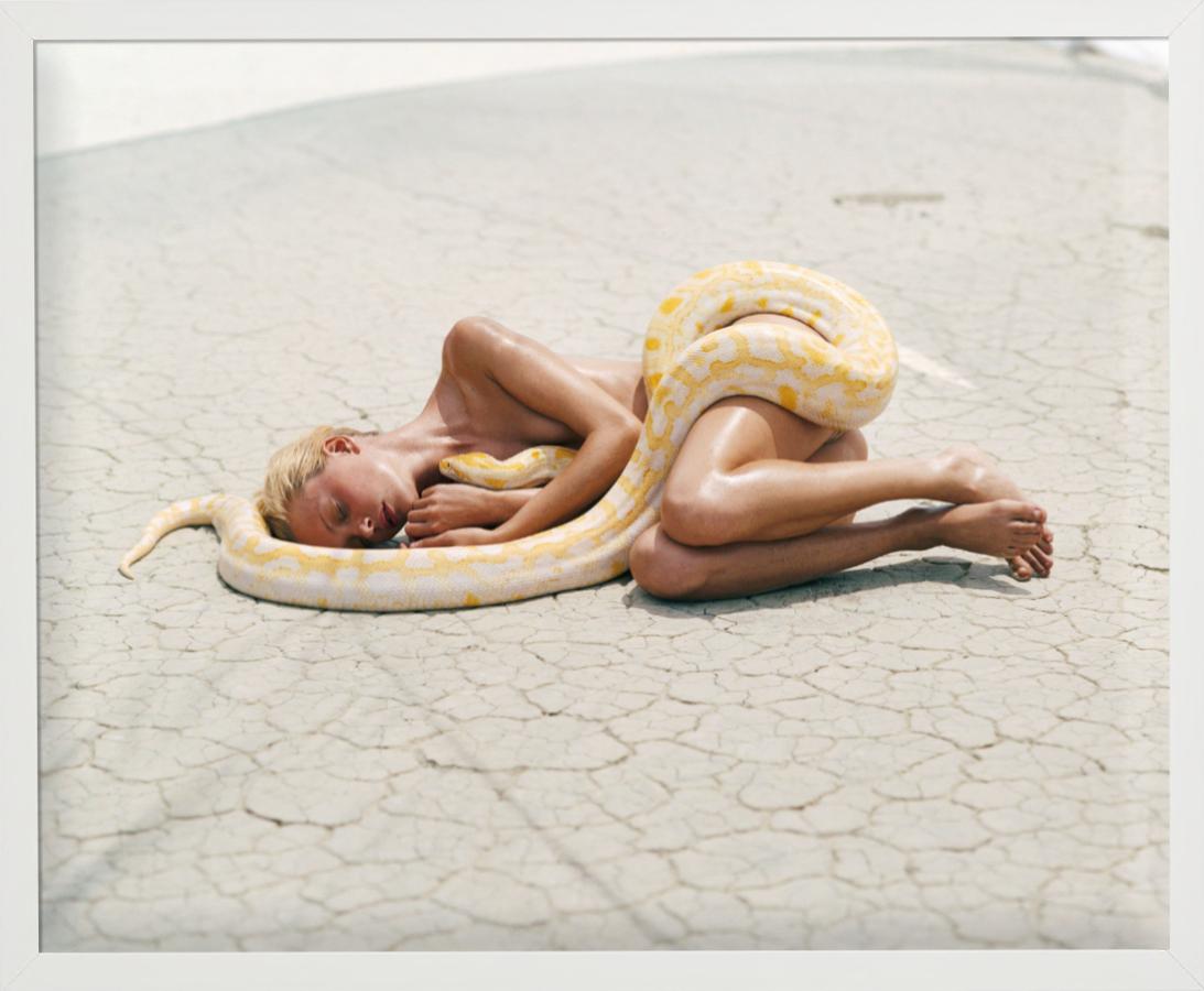 Beauty & Beast - Tatjana Patitz con il serpente, Fotografia d'autore, 1996 in vendita 6