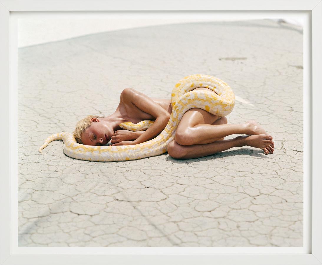 Beauty & Beast - Tatjana Patitz con il serpente, Fotografia d'autore, 1996 in vendita 7