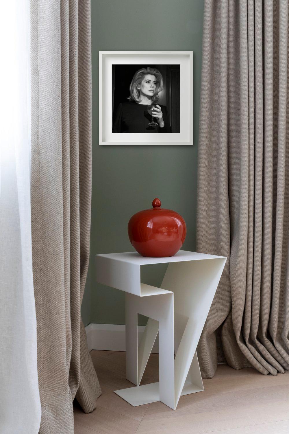 Catherine Deneuve – Porträt der französischen Schauspielerin, Kunstfotografie, 1996 – Photograph von Michel Comte