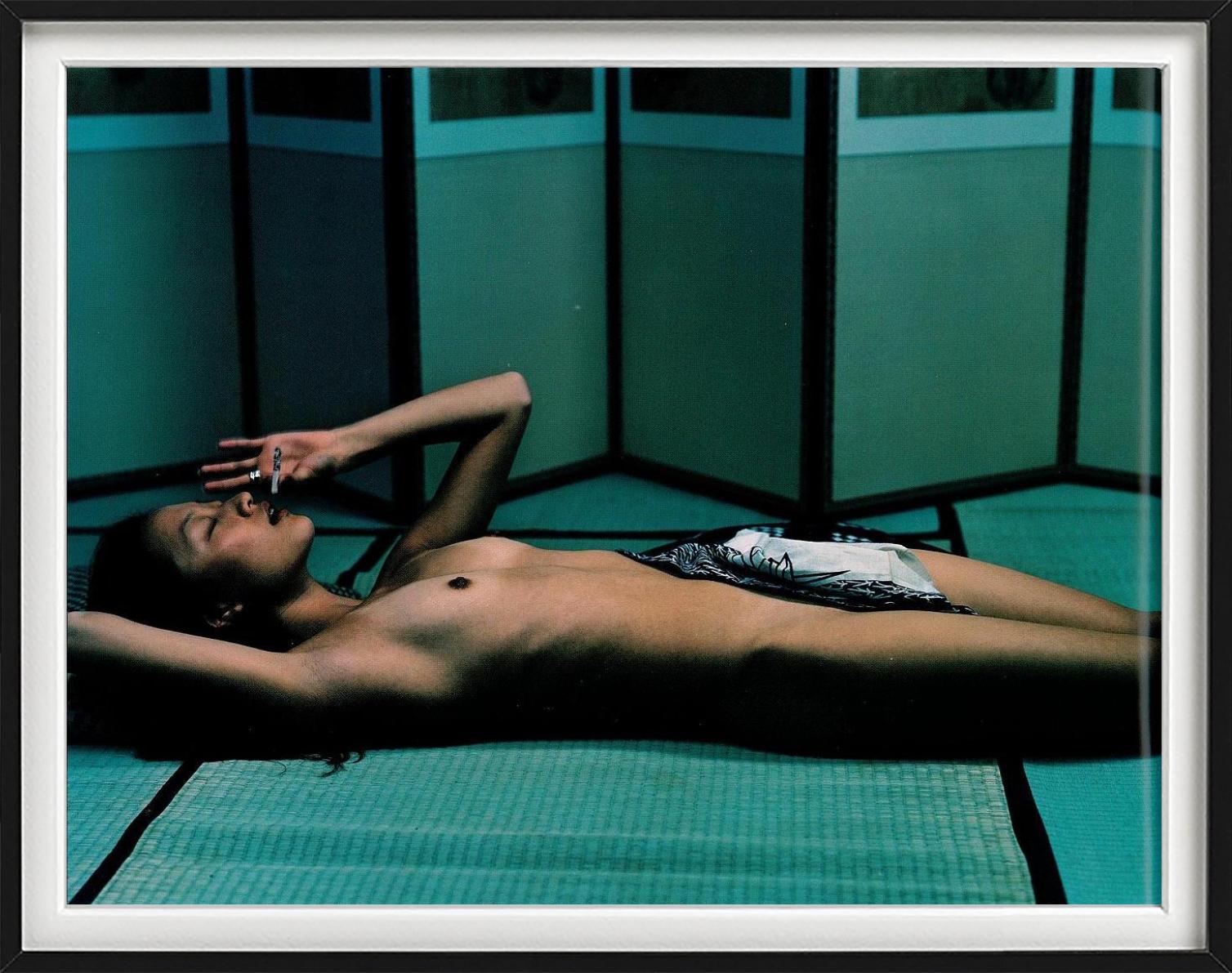 Geisha,  „Arude Mag.“ – Nackt mit grünem Hintergrund, Kunstfotografie, 1999 im Angebot 1