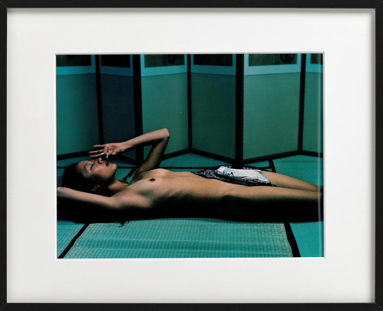 Geisha,  „Arude Mag.“ – Nackt mit grünem Hintergrund, Kunstfotografie, 1999 im Angebot 2