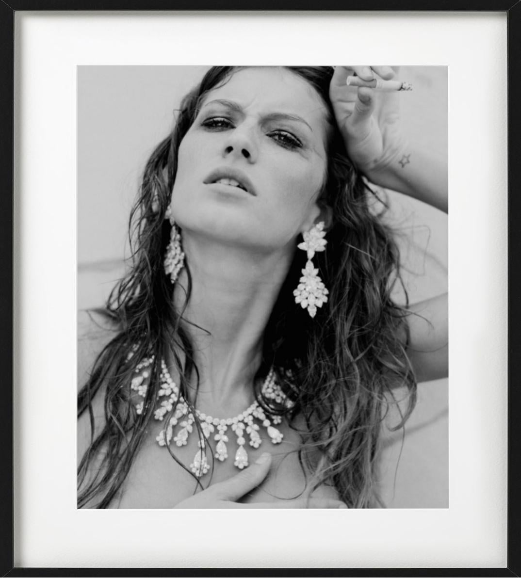 Available in multiple sizes. All prints are limited edition. High-end framing on request.

All prints are done and singed by the artist. The collector receives an additional certificate of authenticity from the gallery.

Portrait of the supermodel