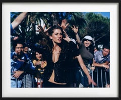 Gisele Buendchen con Paparazzis, Cannes - Fotografía artística de edición limitada