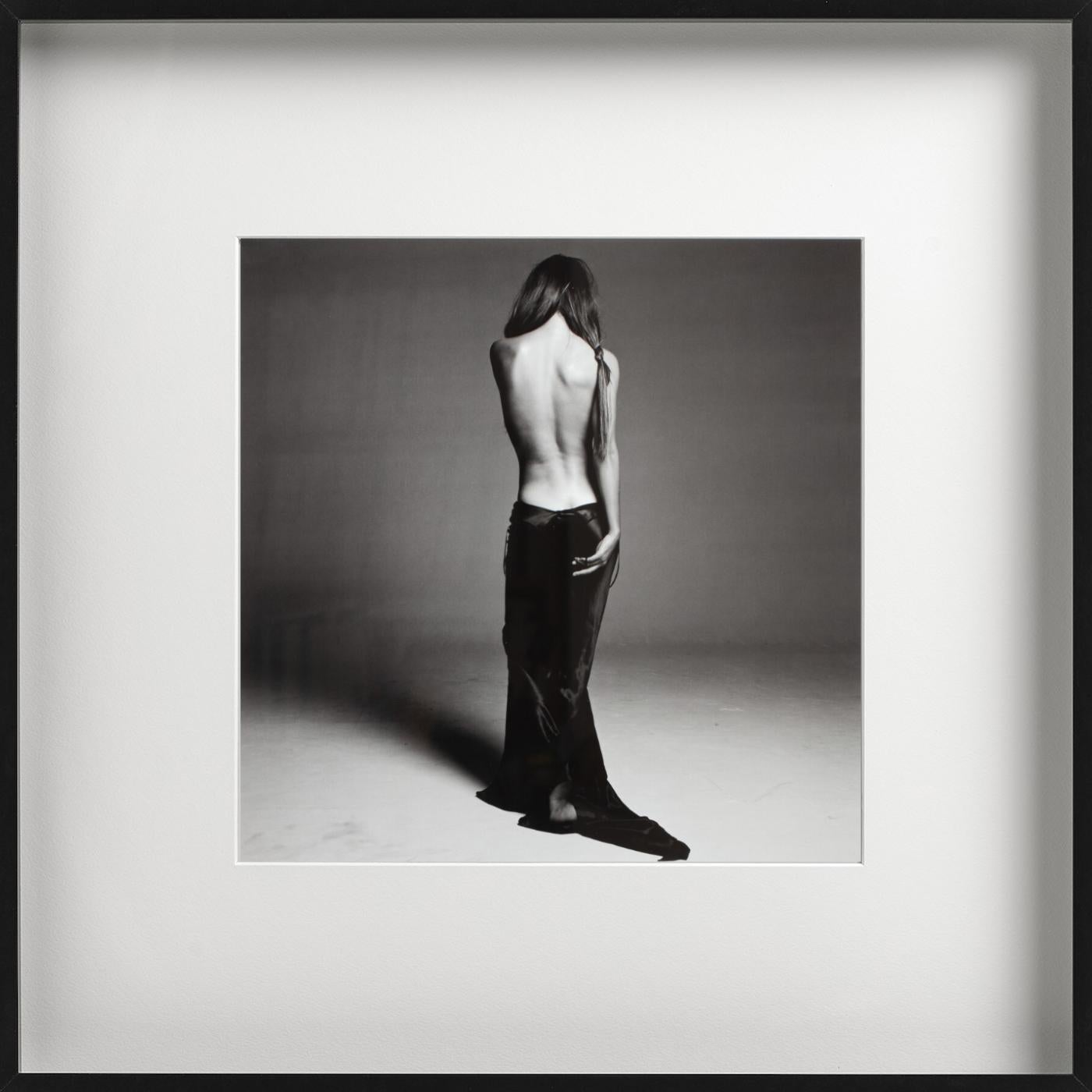 Helena Christensen, campagne pour une sexualité sans risque, mannequin posant le dos découvert - Noir Black and White Photograph par Michel Comte