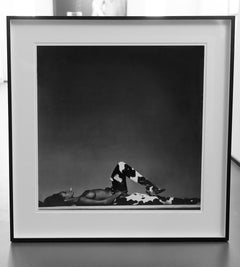 Iman - the supermodel in boots naked in front of a green background