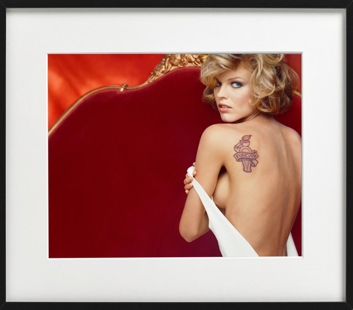 Portrait of supermodel Eva Herzigova on sofa, showing her nude back with tattoo For Sale 1