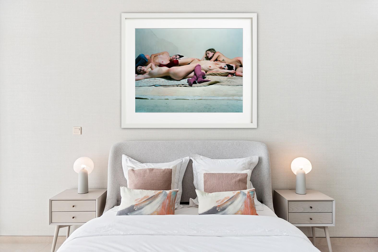 Rizzoli Akt II – nacktes Model, das auf Decken liegt, Kunstfotografie, 1998 im Angebot 1
