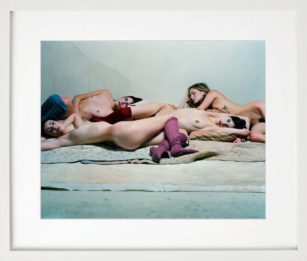 Rizzoli Akt II – nacktes Model, das auf Decken liegt, Kunstfotografie, 1998 im Angebot 2