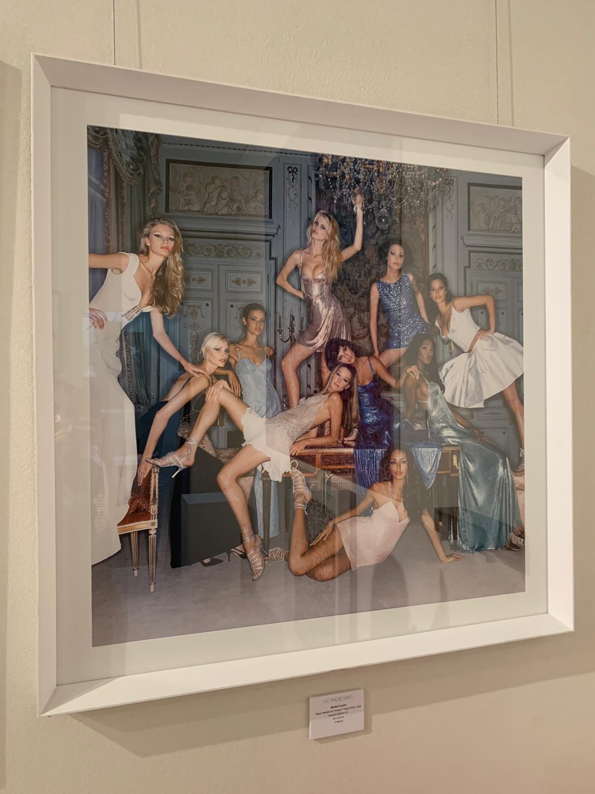 MICHEL COMTE – Supermodelle für Versace, Vogue Italia, 1994 – Photograph von Michel Comte