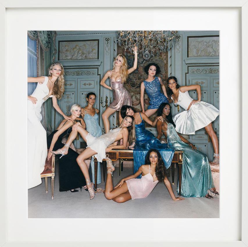 Supermodels – Porträt der berühmten 90er-Jahre-Models in Versace-Kleidung im Angebot 5